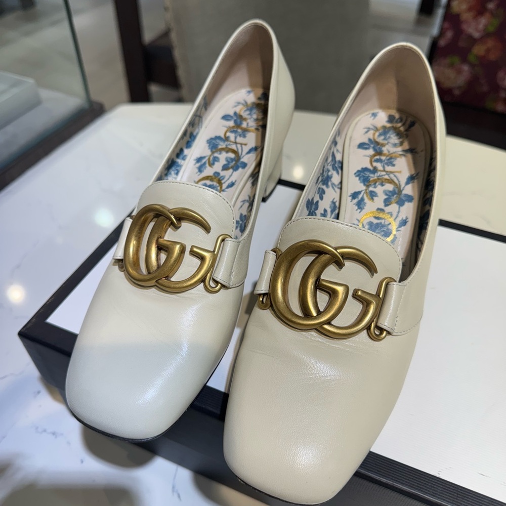 Gucci Women's Cream Loafers with Gold GG Logo Size 8 - Picture 5 of 8